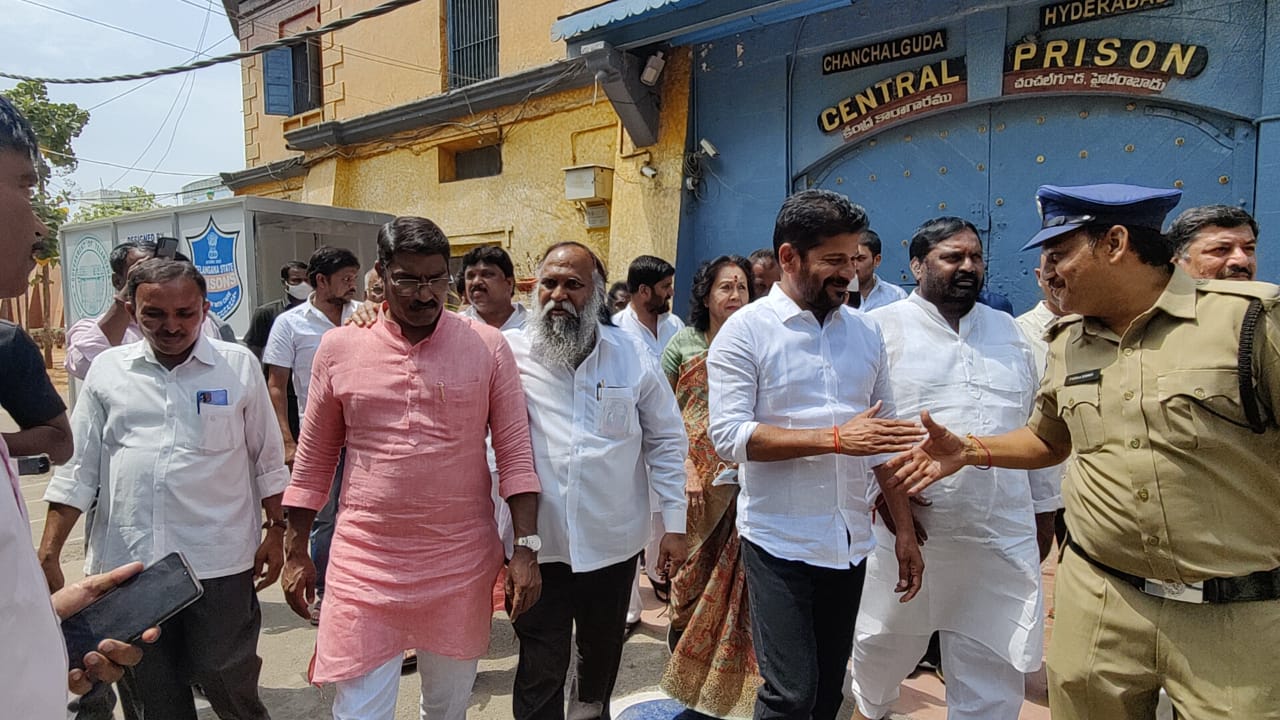 Rahul Tour In Telngana :  చంచల్ గూడ జైలుకు రాహుల్ గాంధీ - రేవంత్ రెడ్డి వ్యూహం !