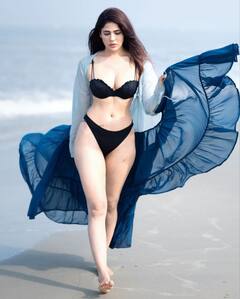 બોલિવૂડની આ હસીનાએ દરિયા કાંઠે તમામ હદો કરી પાર, જુઓ હોટ તસવીરો