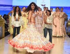 Shilpa Shetty : बॉम्बे फॅशन वीक शिल्पा शेट्टीचा 'किलर' अंदाज, पाहा घायाळ करणाऱ्या अदा