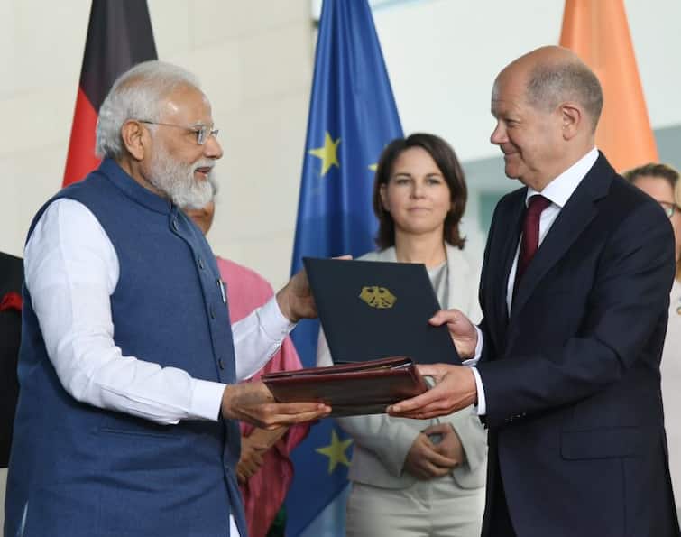Prime Minister Narendra Modi and German Chancellor Olaf Scholz sign the green & sustainable energy partnership PM Modi Europe Visit: पीएम मोदी और जर्मन चांसलर ने हरित-सतत ऊर्जा साझेदारी पर किए हस्ताक्षर, इन मुद्दों पर हुई बातचीत