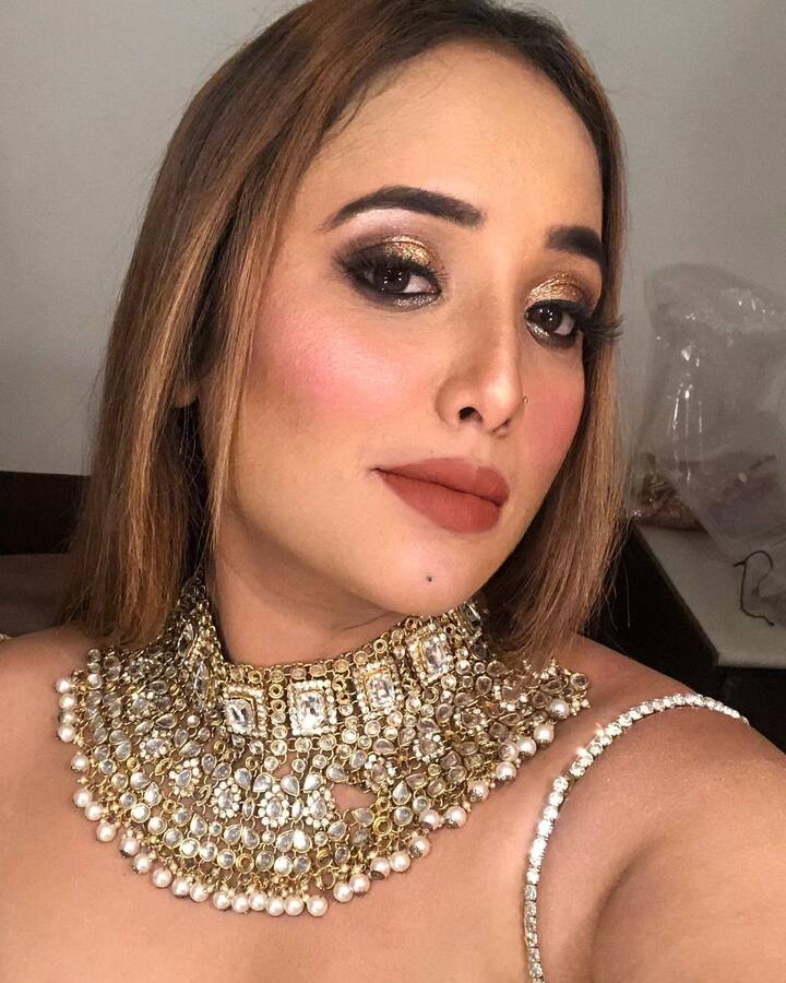 रानी चटर्जी इन तस्वीरों में बेहद खूबसूरत नजर आ रही हैं. उन्होंने इन तस्वीरों में अपने तीन अलग-अलग अवतार दिखाए हैं.