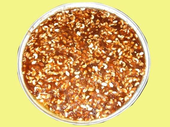 Madugula Halwa Special: మైదా పిండితో హల్వా రోటీన్.. మాడుగులలో గోధుమ పాల హల్వా వెరైటీ | ABP Desam
