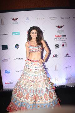 Shilpa Shetty On Ramp: शिल्पा शेट्टी ने बॉम्बे फैशन वीक में बिखेरा जलवा, स्टनिंग और गॉर्जियस अंदाज से लूट ली महफिल