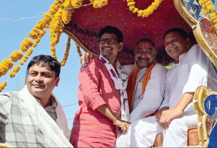 Patidar leader Naresh Patel was seen in a chariot with BJP leaders નરેશ પટેલ ભાજપના ક્યા નેતાઓ સાથે રથમાં બેસીને નિકળ્યા ?