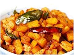 Kitchen Hacks: जब सब्जी पड़ जाए कम तो इस तरह 5 मिनट में बनाएं स्वादिष्ट आलू की सब्जी