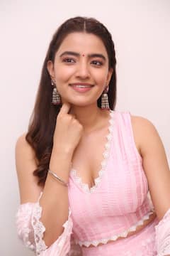 Rukshar Dhillon: అశోక వనంలో అర్జున కళ్యాణం బ్యూటీ రుక్సర్ లేటెస్ట్ ఫొటోస్