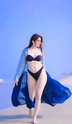 બોલિવૂડની આ હસીનાએ દરિયા કાંઠે તમામ હદો કરી પાર, જુઓ હોટ તસવીરો