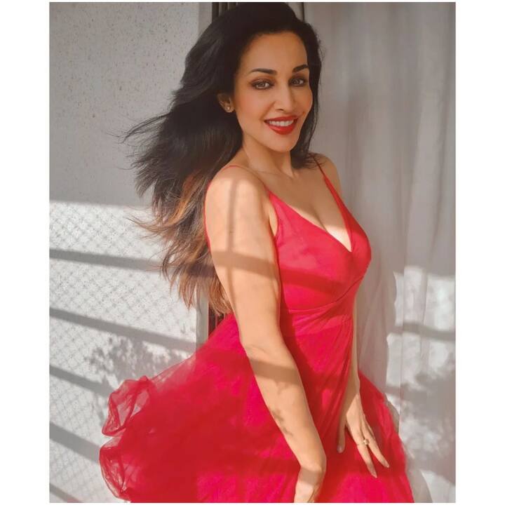 फ्लोरा ने हाल ही में एक इंटरव्यू में बताया कि जब वो ऑडिशन के लिए जाती थीं तो उन्हें बॉडी शेमिंग का शिकार होना पड़ता था. साथ ही उन्होंने इंडस्ट्री में अपने करियर को लेकर भी कई सारी बातें कीं.