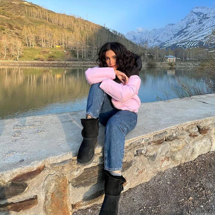 भूमीने कमीत कमी मेकअपसह तिचा लूक पूर्ण केला आहे.(photo:bhumipednekar/ig)