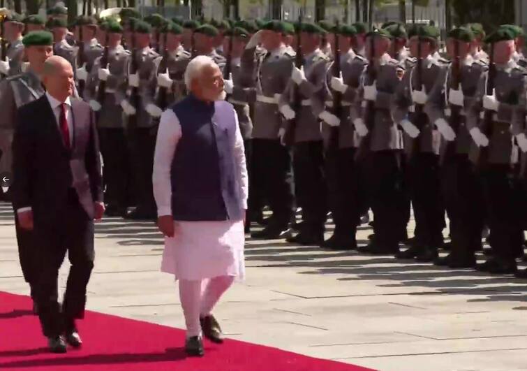 PM Europe Visit Modi Meets German Chancellor Olaf Scholz Given Gurard Of Honour PM Modi Europe Visit: બર્લિનમાં પીએમ મોદીને અપાયું ગાર્ડ ઓફ ઓનર, જર્મનીના ચાન્સેલર સાથે કરી મુલાકાત, જુઓ વીડિયો