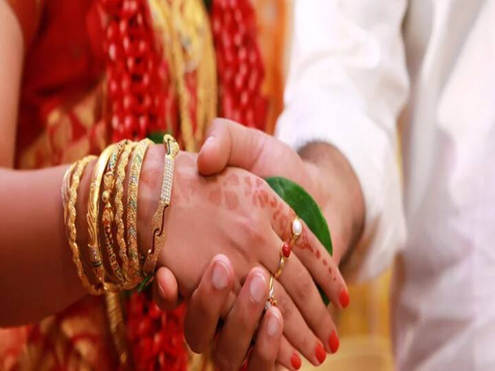 A young man from Bhavnagar was cheated in the name of marriage ભાવનગર: લગ્ન પૂરા થતા જ ઘરેણા લઈને રફુચક્કર થઈ ગઈ દુલ્હન