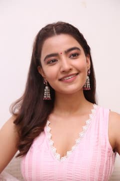 Rukshar Dhillon: అశోక వనంలో అర్జున కళ్యాణం బ్యూటీ రుక్సర్ లేటెస్ట్ ఫొటోస్