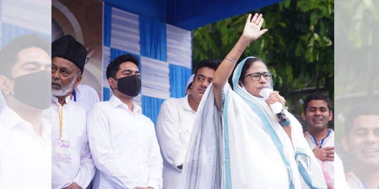 Mamata Banerjee attacks BJP sends message of unity from Red road on the eve of Eid Mamata Banerjee Update: 'বাংলার ঐক্য দেখে হিংসে হয় অনেকের, ছেলেমেয়েকে IPS, IAS তৈরি করুন', রেডরোড থেকে বার্তা মমতার