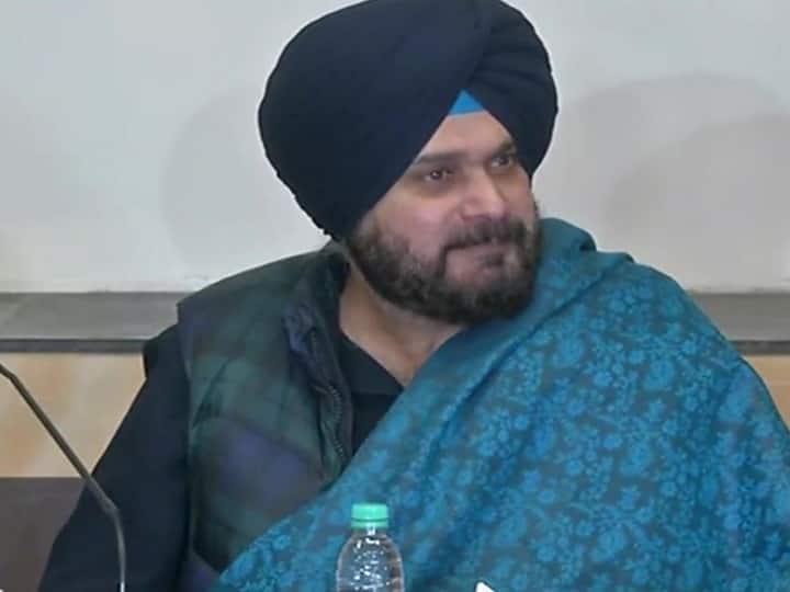 Navjot Sidhu makes big revelation by sharing video of drug smugglers, questions raised on Bhagwant Mann and Kejriwal ਨਵਜੋਤ ਸਿੱਧੂ ਨੇ ਨਸ਼ਾ ਤਸਕਰਾਂ ਦਾ ਵੀਡੀਓ ਸ਼ੇਅਰ ਕਰਕੇ ਕੀਤਾ ਵੱਡਾ ਖੁਲਾਸਾ, ਭਗਵੰਤ ਮਾਨ ਤੇ ਕੇਜਰੀਵਾਲ 'ਤੇ ਚੁੱਕੇ ਸਵਾਲ