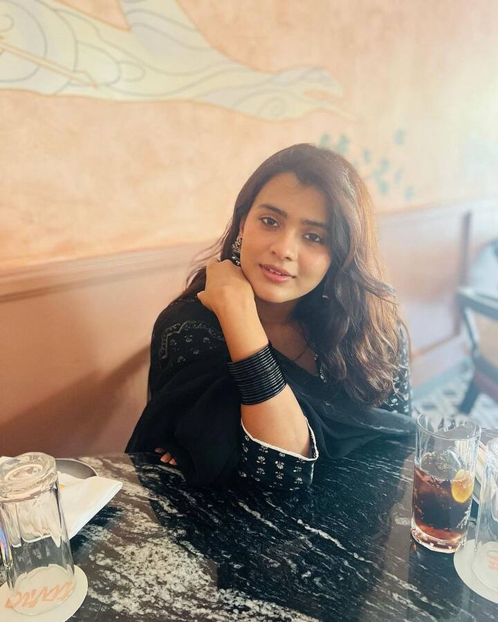 'కుమారి 21 ఎఫ్' సినిమాతో హీరోయిన్ గా యూత్ లో విపరీతమైన ఫాలోయింగ్ సంపాదించుకుంది హెబ్బాపటేల్. (Photo Courtesy: Hebah Patel Instagram)