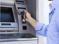 ATM Fraud: एटीएम से कैश निकालते वक्त भूलकर भी न करें यह गलती, हो सकते है ठगी के शिकार!