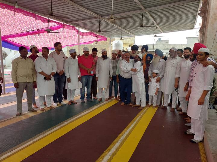 Eid Mubarak 2022: ਈਦ ਮੌਕੇ ਪੰਜਾਬ 'ਚ ਦਿੱਸਿਆ ਹਿੰਦੀ-ਸਿੱਖ ਤੇ ਮੁਸਲਿਮ ਭਾਈਚਾਰਾ