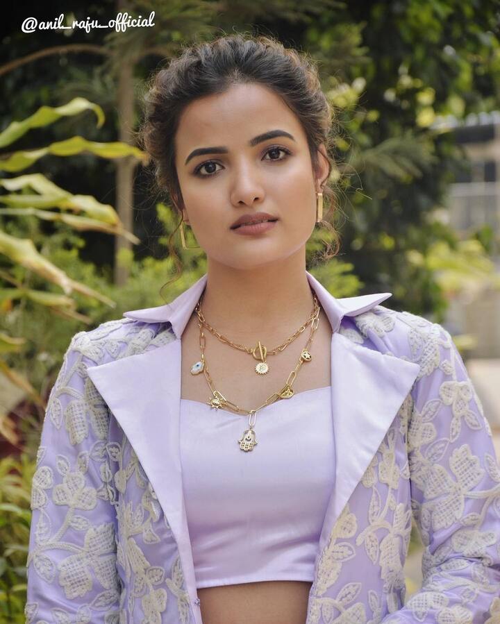 గెస్ట్ గా బిగ్ బాస్ ఓటీటీ హౌస్ లోకి ప్రవేశించింది. -Image credit: Siri Hanmanth/Instagram