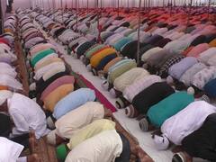 Eid ul fitr 2022: ईद पर भरतपुर में ईदगाह के बाहर मेले जैसा नजारा, नमाज के बाद लोगों ने गले लगाकर दी मुबारकबाद