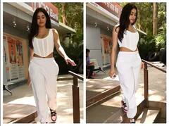 Janhvi Kapoor Photos: ਵ੍ਹਾਈਟ ਡਰੈੱਸ ਪਾ ਕੇ ਸੜਕ 'ਤੇ ਨਿਕਲੀ ਜਾਨ੍ਹਵੀ ਕਪੂਰ ਦੀਆਂ ਤਸਵੀਰਾਂ ਵਾਇਰਲ, ਲੱਗ ਰਹੀ ਸੀ ਅਪਸਰਾ ਵਰਗੀ