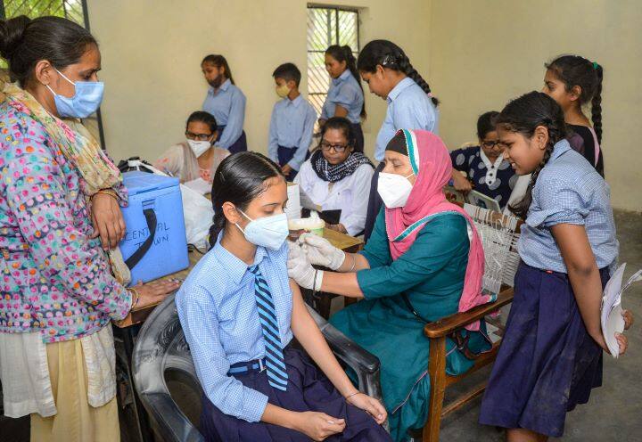 Covid Update: India Registers Decline In Cases, Logs 2,568 Fresh Infections & 20 Fatalities Covid Update: India Registers Decline In Cases, Logs 2,568 Fresh Infections & 20 Fatalities