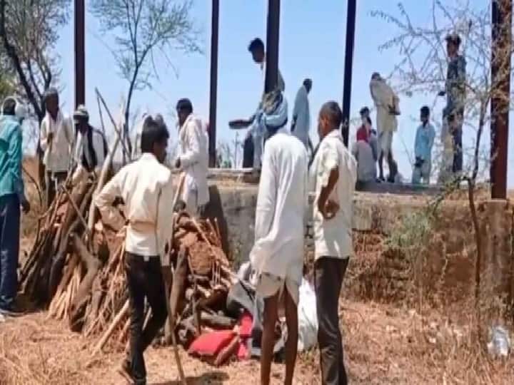 Madhya Pradesh Dalit family not allowed for performing last rites on the platform of the crematorium, 3 arrested in Guna ann MP News: Guna में दबंगों ने दलित परिवार को श्मशान घाट के चबूतरे पर अंतिम संस्कार से रोका, 3 गिरफ्तार