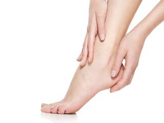Cracked Heels Problem: ગરમીમાં ફાટી જાય છે એડી, આ સરળ ઉપાયથી આ સમસ્યાથી મેળવો છૂટકારો