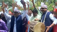 અશ્વિન કોટવાલ નાચતાં નાચતાં સમર્થકો સાથે પહોંચ્યા કમલમ, વગાડ્યો ઢોલ, જુઓ વીડિયો