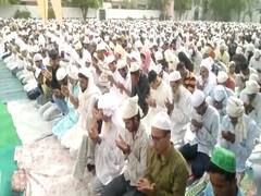 Eid ul-Fitr 2022: राजस्थान के अलवर में धूमधाम से मनाया गया ईद का त्योहार, लोगों ने दी एक-दूसरे को बधाई