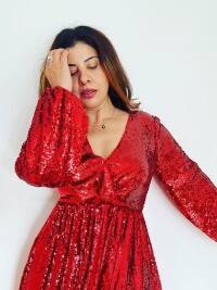 सोशल मीडिया पर वायरल हुए संभावना सेठ के ये लुक