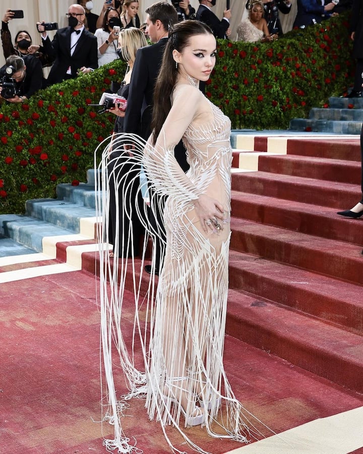 The 26-year-old singer and actress David Cameron walked the red carpet in an Iris Van Herpen creation, which took a total of 600 hours to make. A different look that had all eyeballs