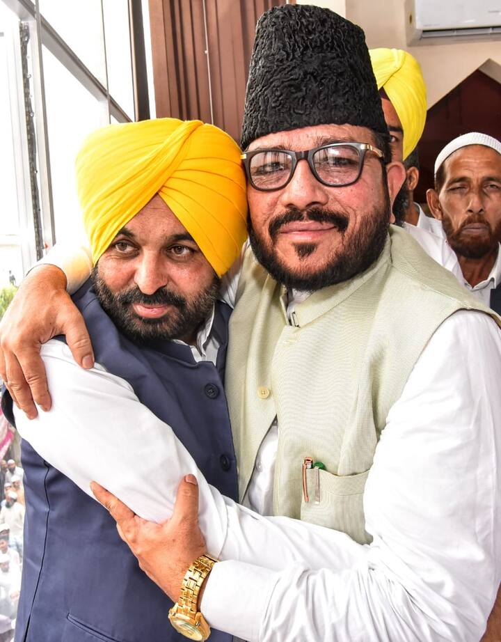 ਸਥਾਨਕ ਵਿਧਾਇਕ ਮੁਹੰਮਦ ਵੱਲੋਂ ਉਠਾਈਆਂ ਮੰਗਾਂ ਨੂੰ ਮੰਨਦੇ ਹੋਏ। ਜਮੀਲ ਉਰ ਰਹਿਮਾਨ ਮਾਨ ਨੇ ਭਰੋਸਾ ਦਿਵਾਇਆ ਕਿ ਇਸ ਇਤਿਹਾਸਕ ਸ਼ਹਿਰ ਨੂੰ ਉਦੋਂ ਤੱਕ ਫੰਡਾਂ ਦੀ ਕੋਈ ਕਮੀ ਨਹੀਂ ਆਉਣ ਦਿੱਤੀ ਜਾਵੇਗੀ ਜਦੋਂ ਤੱਕ ਸਮੁੱਚੇ ਵਿਕਾਸ ਕਾਰਜ ਇਸ ਦੇ ਵਸਨੀਕਾਂ ਦੀ ਤਸੱਲੀ ਅਨੁਸਾਰ ਮੁਕੰਮਲ ਨਹੀਂ ਹੋ ਜਾਂਦੇ।