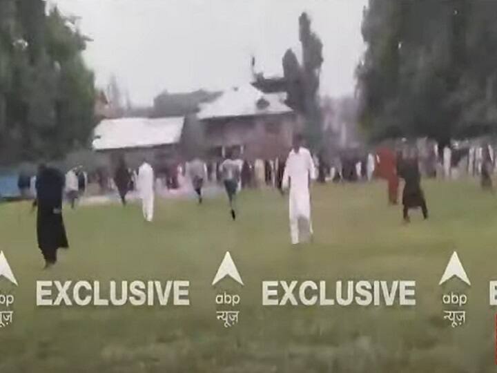 Protestors throws stones on Security forces in Jammu kashmir Anantnag after Eid Namaz ईद की नमाज के बाद अनंतनाग में बिगड़े हालात, प्रदर्शनकारियों ने सेना पर फेंके पत्थर, लगाए आजाद कश्मीर के नारे