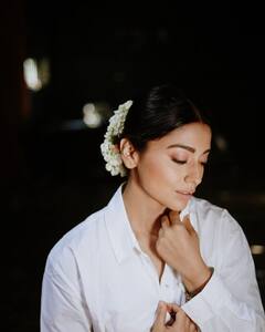 Shriya Saran: వెస్ట్రన్ డ్రెస్‌లో జడలో మల్లెపూలతో శ్రియ, ఇలా కూడా తయారవుతారా?