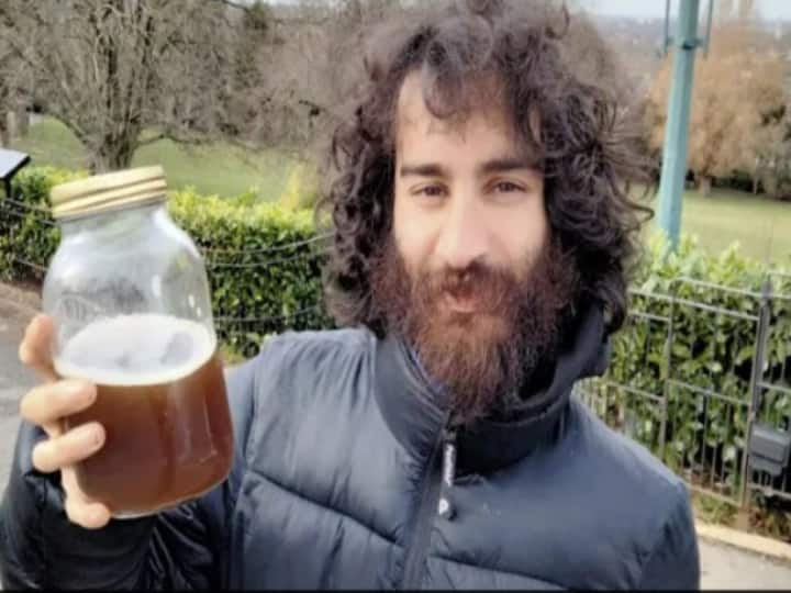 UK Man Who Drinks His Own Urine Daily Claims It Left Him Looking 10 Years Younger பளபளனு இருக்கேன்.. 10 வயசு குறைச்சுட்டு.. சிறுநீரை குடிக்கும் இளைஞர்! பதறிப்போன மருத்துவர்கள்!