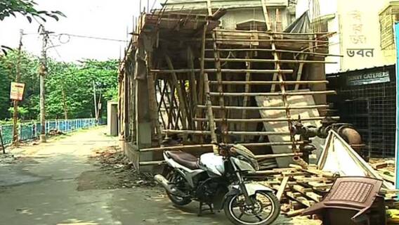 Haltu: পিচ রাস্তা খুঁড়ে, সরকারি জমিতে তৃণমূলের পার্টি অফিস, অভিযোগ বিজেপির। Bangla News