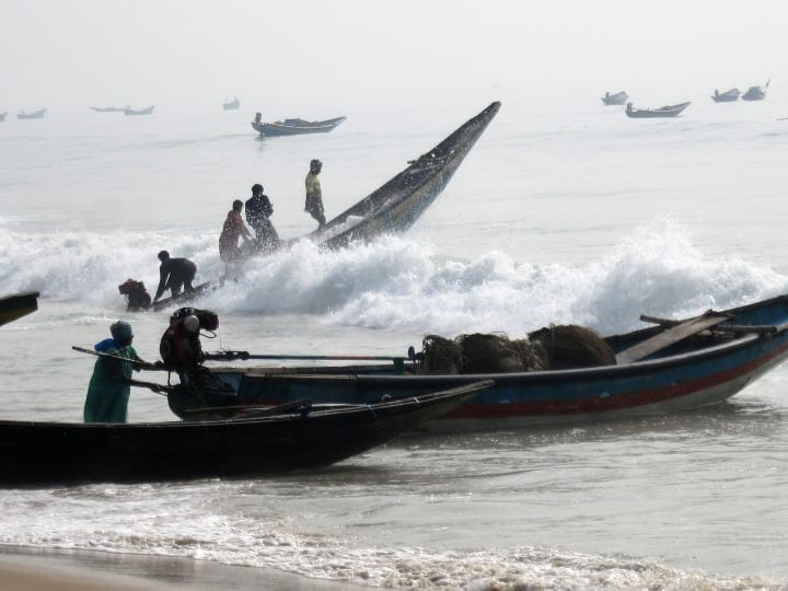 Tamil Nadu Six Sri Lankan Fishermen Arrested Near Kodiyakkarai Point Calimere In Nagapattinam Indian Waters Six Sri Lankan Fishermen Arrested For Poaching In Indian Waters