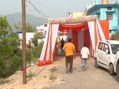 CM Yogi Uttarakhand Visit: CM योगी के पहुंचने से पहले जोरों पर तैयारियां, मां के साथ ये पुराने दोस्त भी कर सकते हैं मुलाकात, देखे तस्वीरें