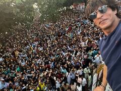 SRK Eid Greetings: মন্নতের সামনে উপচে পড়ছে ভক্তকূল, ব্যালকনি থেকে ইদের শুভেচ্ছা কিং খানের