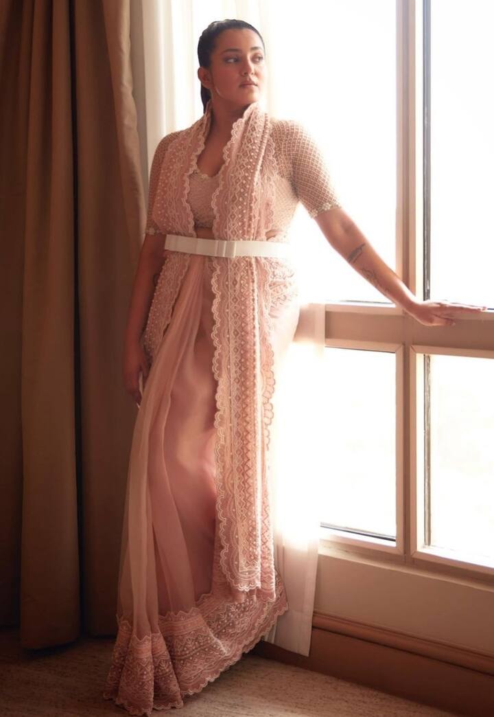 வெறும் சினிமா, சினிமா நிகழ்ச்சிகள் என்று மட்டுமே இல்லாமல் தொடர்ந்து சினிமா தொடர்பான பிரச்னைகளுக்கும், பெண்களுக்கு எதிரான சிக்கல்களுக்கும், சமூக பிரச்னைகளுக்கும் தொடர்ந்து குரல் கொடுக்கும் ஒரு நாயகியாக இன்றும் முதல் வரிசையில் முதல் ஆளாக நிற்பவர் நம் மரியான் நாயகிதான்.