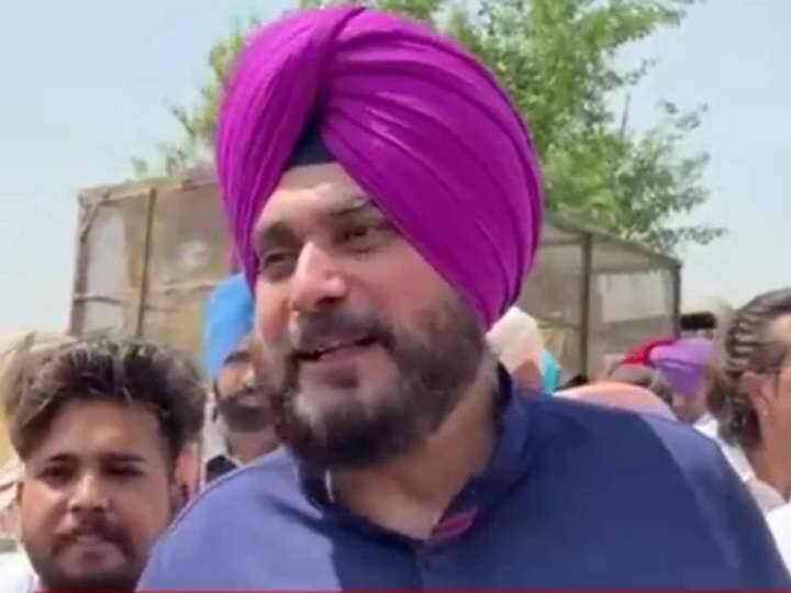 punjab congress chief harish chaudhary writes sonia gandhi for action on navjot singh sidhu Navjot Singh Sidhu पर गिर सकती है गाज, पंजाब कांग्रेस प्रभारी ने अनुशासनात्मक कार्रवाई के लिए सोनिया गांधी को लिखा लेटर