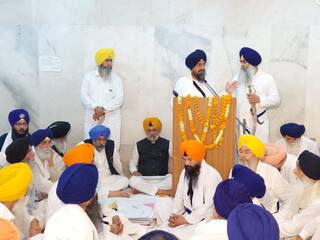 ਸ਼੍ਰੀ ਗੁਰੂ ਗ੍ਰੰਥ ਸਾਹਿਬ 'ਚ ਗੁਰਬਾਣੀ ਨਾਲ ਛੇੜਛਾੜ ਦੇ ਮਾਮਲੇ ’ਤੇ ਚਰਚਾ ਲਈ ਸ੍ਰੀ ਅਕਾਲ ਤਖ਼ਤ ਸਾਹਿਬ 'ਤੇ ਇਕੱਤਰਤਾ