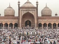 Eid ul-Fitr 2022: कड़ी सुरक्षा के बीच दिल्ली की जामा मस्जिद से लेकर भोपाल तक पढ़ी गई नमाज, नेताओं ने दी ईद की शुभकामनाएं