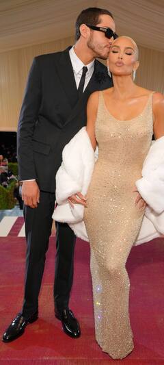 Met Gala 2022 में Kim Kardashian ने मारी Pete Davidson के साथ एंट्री, जानिए क्या है एक्ट्रेस के लुक की खासियत