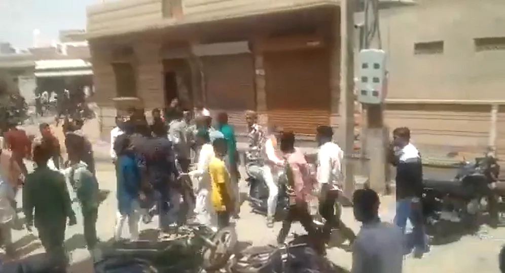 Rajasthan : After Jodhpur clashes break out between two Muslim groups in Nagaur during Eid celebration ਰਾਜਸਥਾਨ : ਜੋਧਪੁਰ ਤੋਂ ਬਾਅਦ ਨਾਗੌਰ 'ਚ ਵੀ ਬਵਾਲ, ਈਦ ਮਨਾਉਣ ਦੌਰਾਨ ਆਪਸ 'ਚ ਭਿੜੇ ਮੁਸਲਿਮ ਭਾਈਚਾਰੇ ਦੇ 2 ਧੜੇ