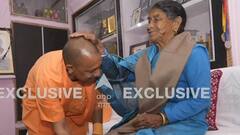 CM Yogi Adityanath ने लिया मां सावित्री का आशीर्वाद, ABP गंगा पर मां-बेटे की Exclusive तस्वीरें