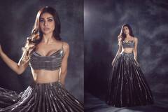 Mouni Roy Photos: सिल्वर लहंगे में मौनी रॉय ने ढाया सितम, ट्रेडिशनल लुक में फिर बरपाया कहर