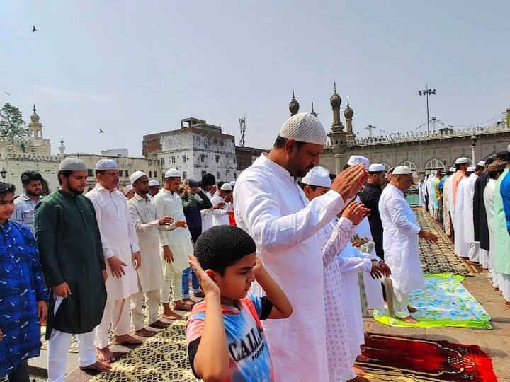 On the occasion of Eid ul Fitr, prayers were offered at mosques in Hyderabad. (Image: ABP Desam)