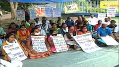 SSC: মুখ্যমন্ত্রীর সঙ্গে কথার পরেই SSC-র ধর্না মঞ্চে শিক্ষা দফতরের আধিকারিক।Bangla News