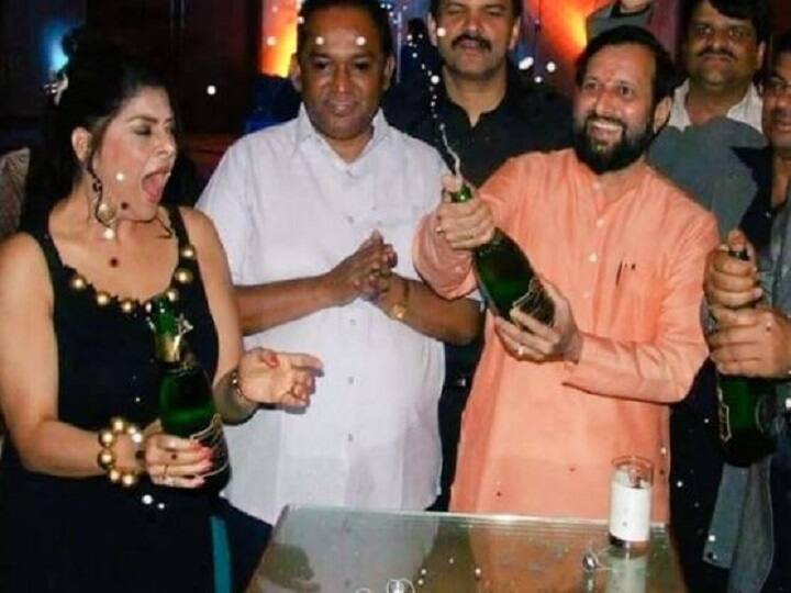 Rahul Gandhi Party Video Row: Congress Shares Photo Of Prakash Javadekar Popping Champagne Bottle 'Pehchaan Kaun?': Now Congress Shares Photo Of Prakash Javadekar Popping Champagne Bottle